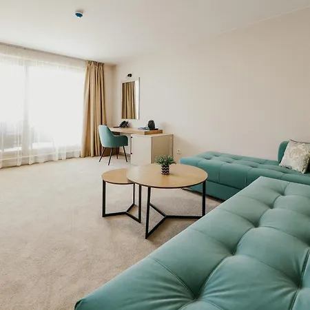 Hotel Park Service Perfected Garmen