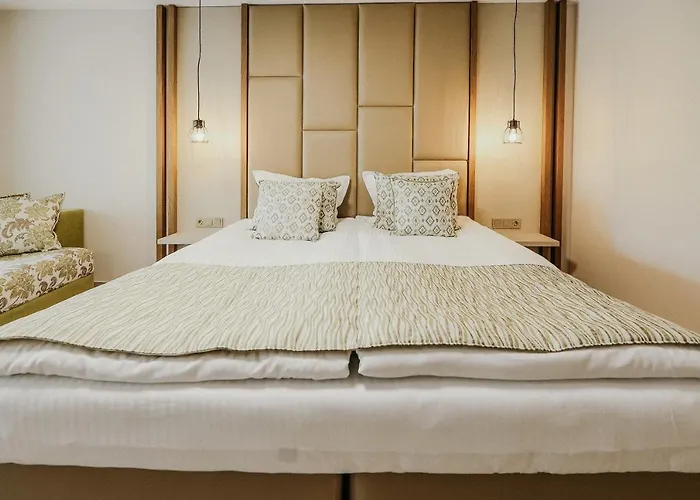 Hotel Park Service Perfected Garmen